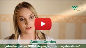 Im Video: Erfogreiche Absolventin des Fernkurses Ernährungsberater teilt ihre Erfahrungen.